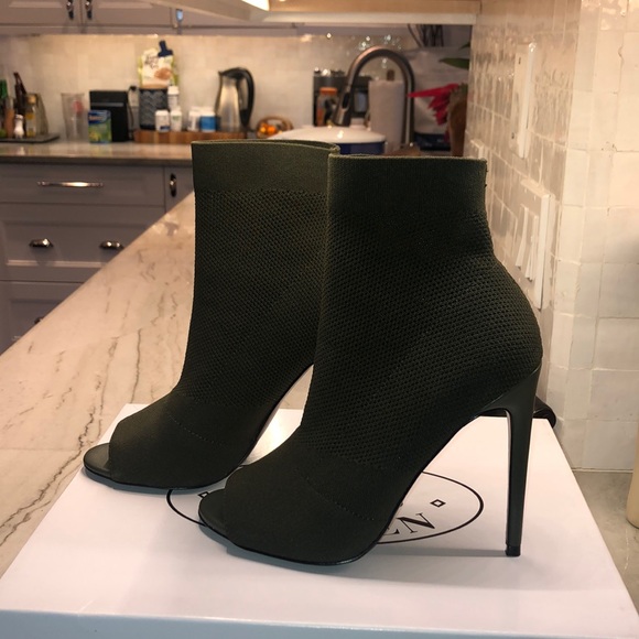 Steve Madden Komono Olive Booties - Picture 1 of 5